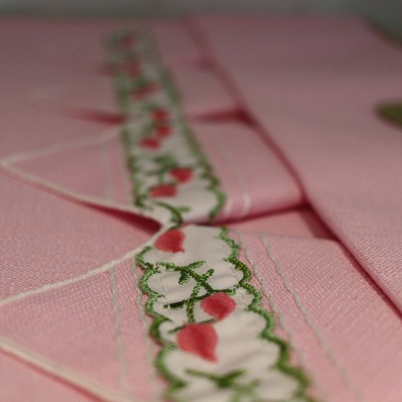 Vintage Majestic Creations Pink Tablecloth and Napkin Set NOS 45" x 45" - Picture 10 of 13
